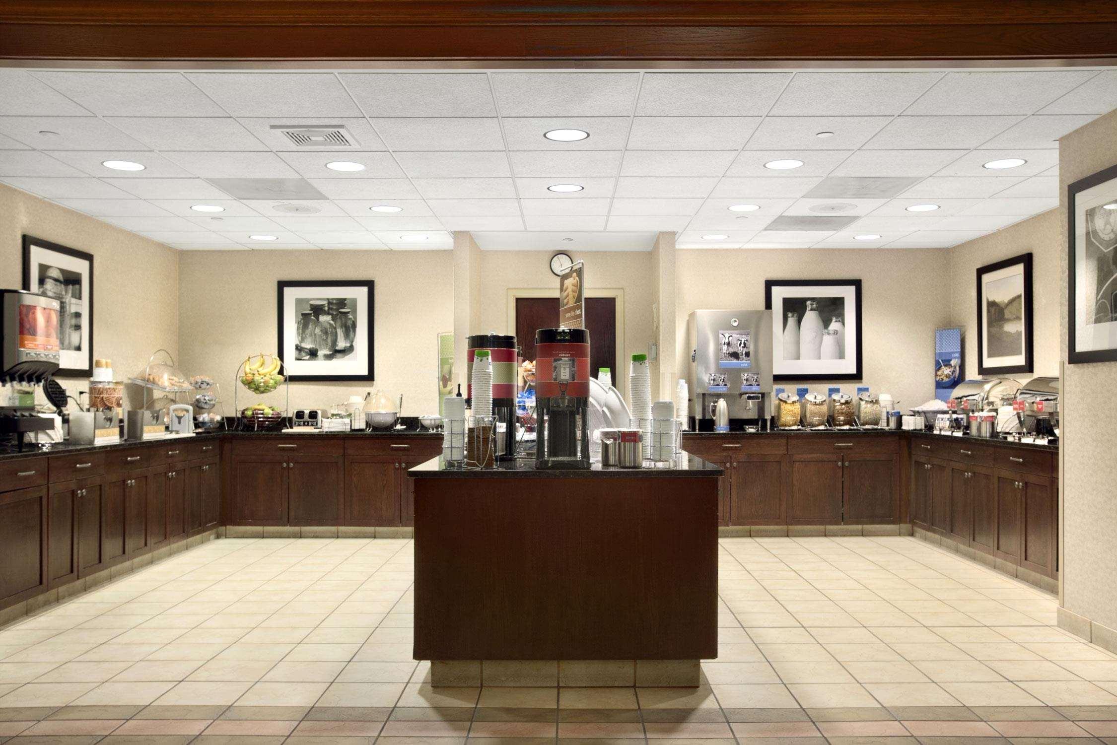 Hampton Inn & Suites Providence-Warwick Airport Zewnętrze zdjęcie